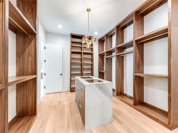 10142  Coppedge  , Dallas Texas 75229