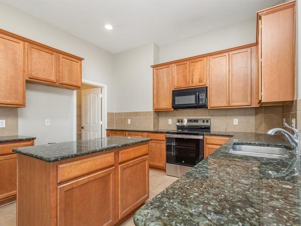 724  Candle Meadow Boulevard , DeSoto Texas 75115