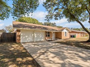 317 E Glendale Street , Crowley Texas 76036