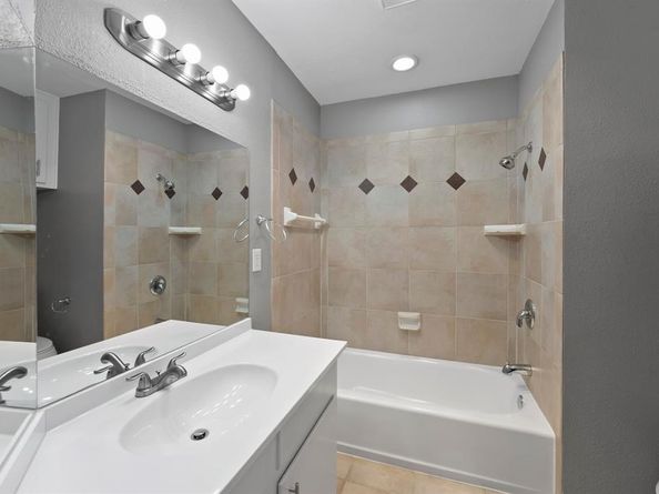 317 E Glendale Street , Crowley Texas 76036