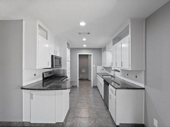 317 E Glendale Street , Crowley Texas 76036