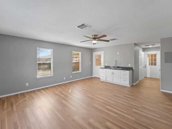 317 E Glendale Street , Crowley Texas 76036