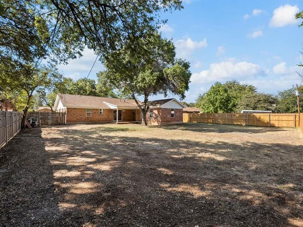 317 E Glendale Street , Crowley Texas 76036