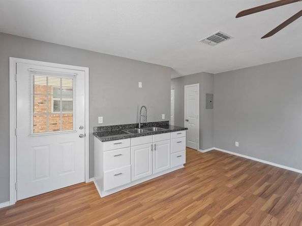 317 E Glendale Street , Crowley Texas 76036