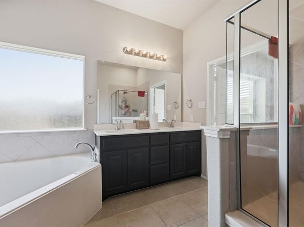 1204  Queens Brook Lane , Fort Worth Texas 76140