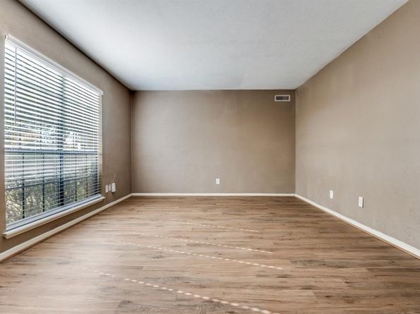 801  Wood Glen , DeSoto Texas 75115