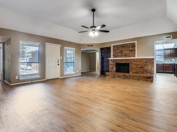 801  Wood Glen , DeSoto Texas 75115