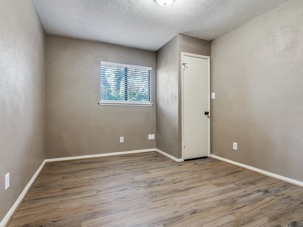 801  Wood Glen , DeSoto Texas 75115