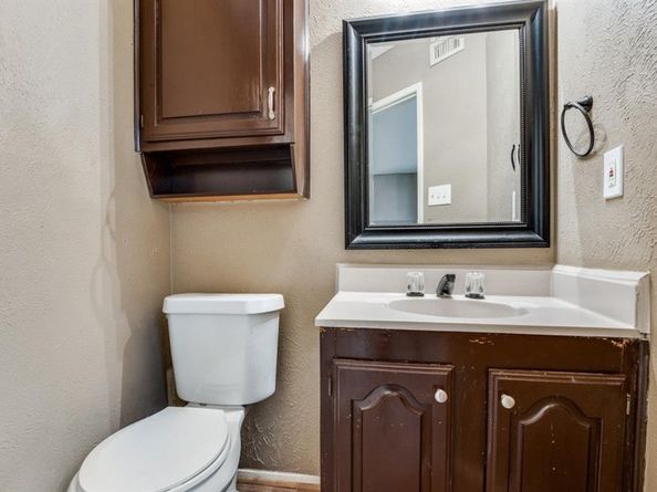 801  Wood Glen , DeSoto Texas 75115