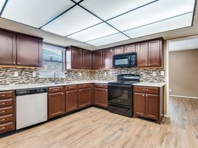 801  Wood Glen , DeSoto Texas 75115