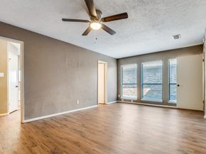 801  Wood Glen , DeSoto Texas 75115