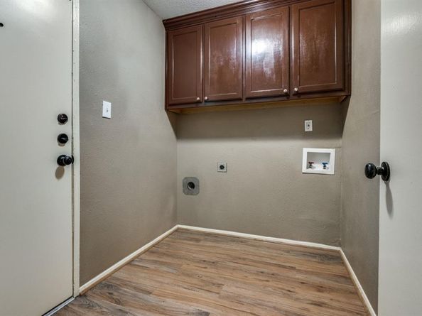 801  Wood Glen , DeSoto Texas 75115