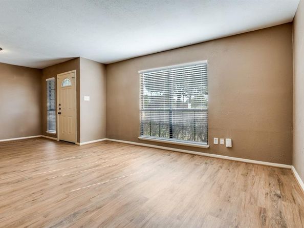 801  Wood Glen , DeSoto Texas 75115