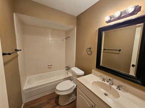 801  Wood Glen , DeSoto Texas 75115