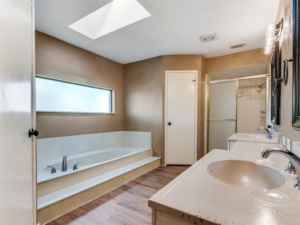 801  Wood Glen , DeSoto Texas 75115