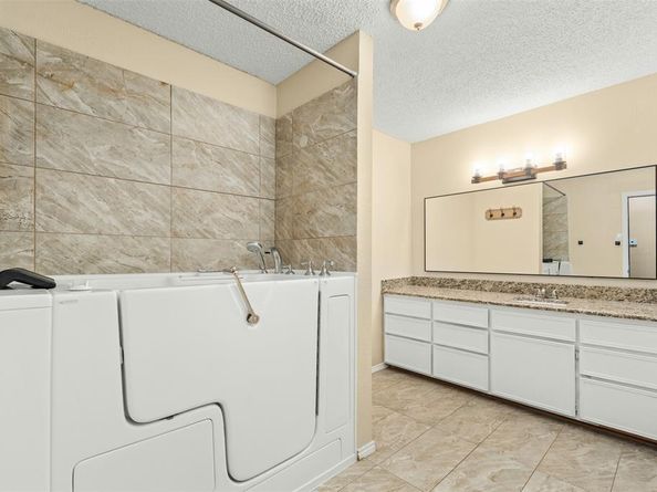 108  Silverleaf Drive , Fort Worth Texas 76112