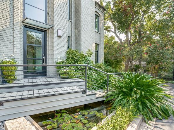 4678  Christopher Place , Dallas Texas 75204