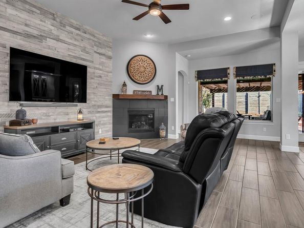 1100  14th Street , Argyle Texas 76226