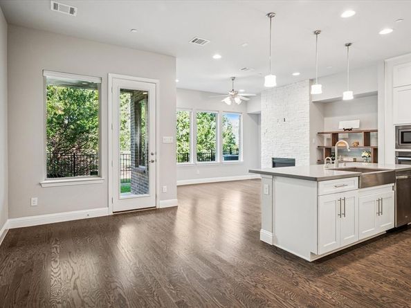 561  Reale Drive , Irving Texas 75039