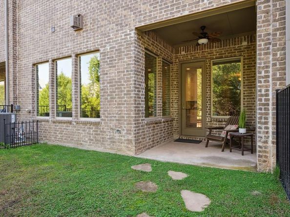 561  Reale Drive , Irving Texas 75039