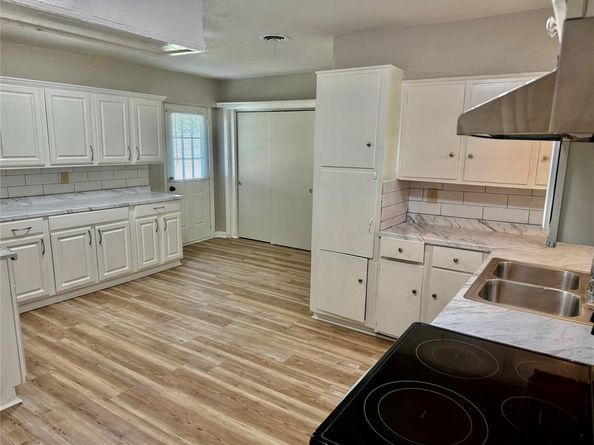 3606  Marsh Lane Place , Dallas Texas 75220