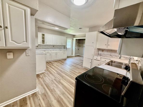 3606  Marsh Lane Place , Dallas Texas 75220