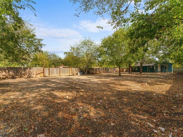 2749  Morgan Drive , Dallas Texas 75241