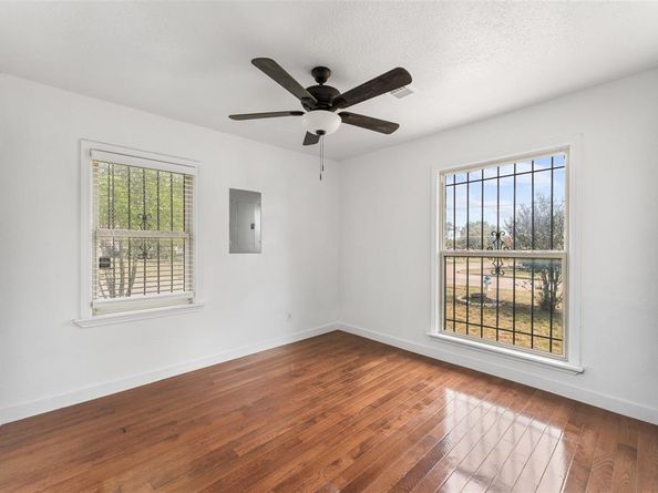 2749  Morgan Drive , Dallas Texas 75241