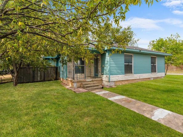 2749  Morgan Drive , Dallas Texas 75241