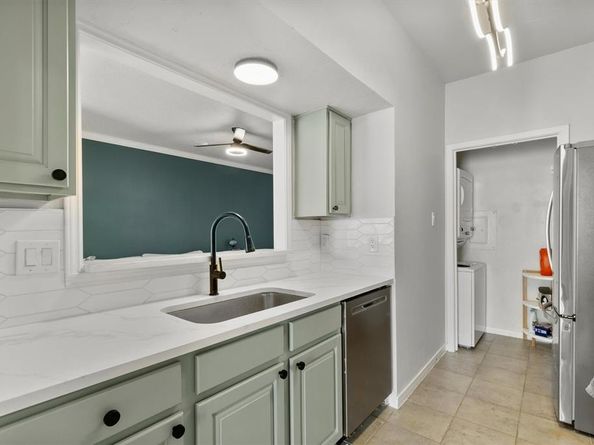 3550  Country Square Drive  111, Carrollton Texas 75006