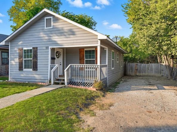 717 E Davis Avenue , Fort Worth Texas 76104