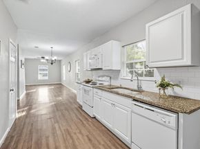 717 E Davis Avenue , Fort Worth Texas 76104