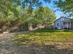 717 E Davis Avenue , Fort Worth Texas 76104