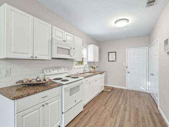 717 E Davis Avenue , Fort Worth Texas 76104