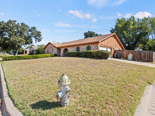 1617  Meadow lane Terrace , Fort Worth Texas 76112