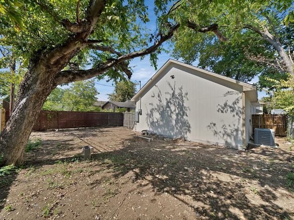 1130 E Hattie Street , Fort Worth Texas 76104
