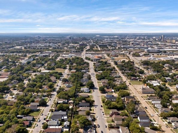 1130 E Hattie Street , Fort Worth Texas 76104