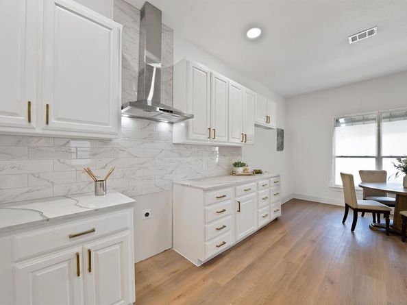 1130 E Hattie Street , Fort Worth Texas 76104