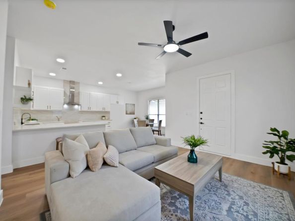 1130 E Hattie Street , Fort Worth Texas 76104