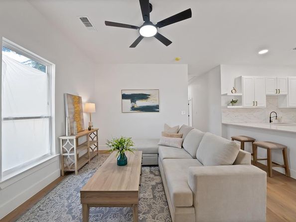 1130 E Hattie Street , Fort Worth Texas 76104