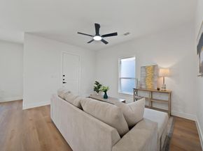 1130 E Hattie Street , Fort Worth Texas 76104