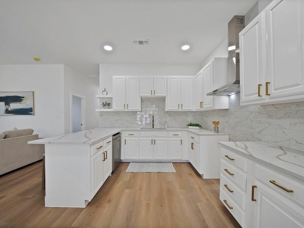 1130 E Hattie Street , Fort Worth Texas 76104