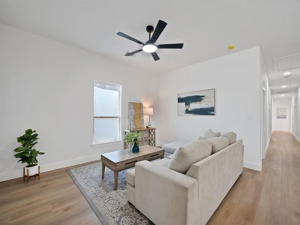1130 E Hattie Street , Fort Worth Texas 76104
