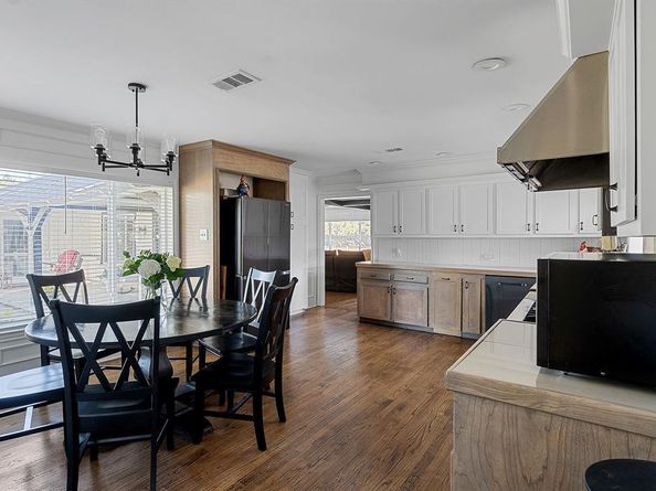 9207  Angora Street , Dallas Texas 75218