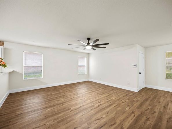 6922  Tractor Drive , Dallas Texas 75241