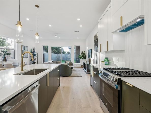 5633  East Side Avenue , Dallas Texas 75214