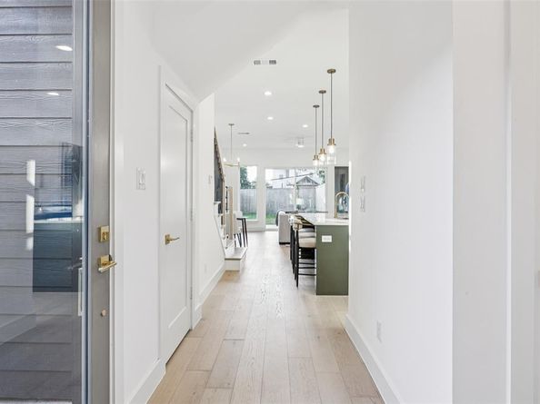 5633  East Side Avenue , Dallas Texas 75214