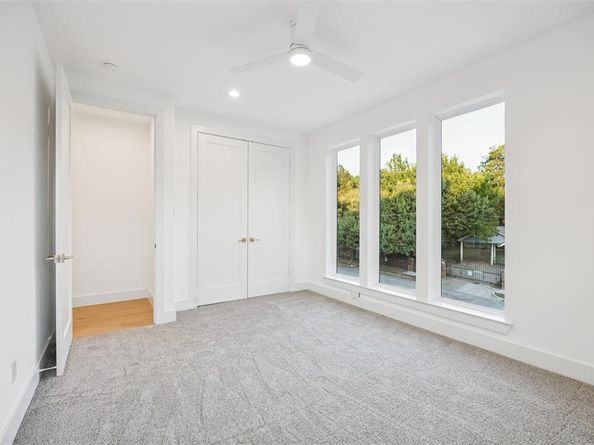 5633  East Side Avenue , Dallas Texas 75214