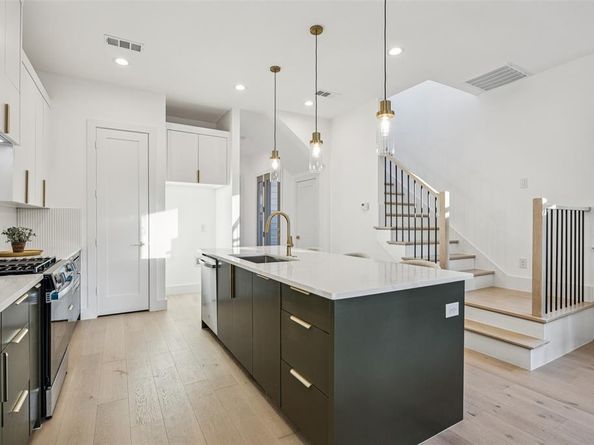 5633  East Side Avenue , Dallas Texas 75214