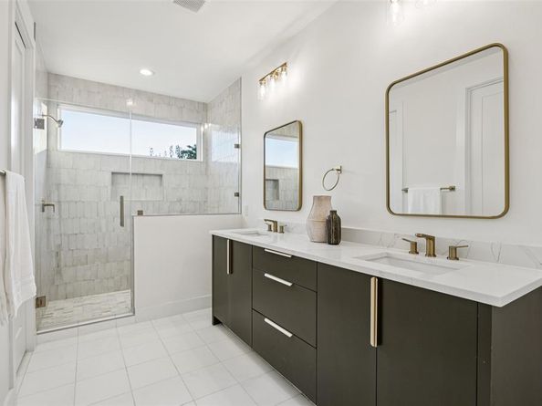 5633  East Side Avenue , Dallas Texas 75214